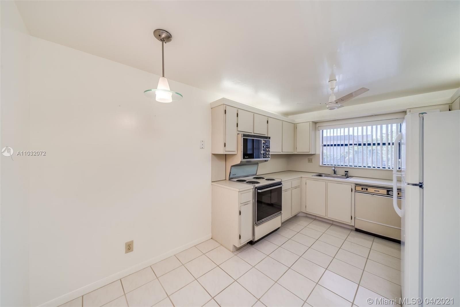 Sunrise, FL 33322,10207 Sunrise Lakes Blvd #204