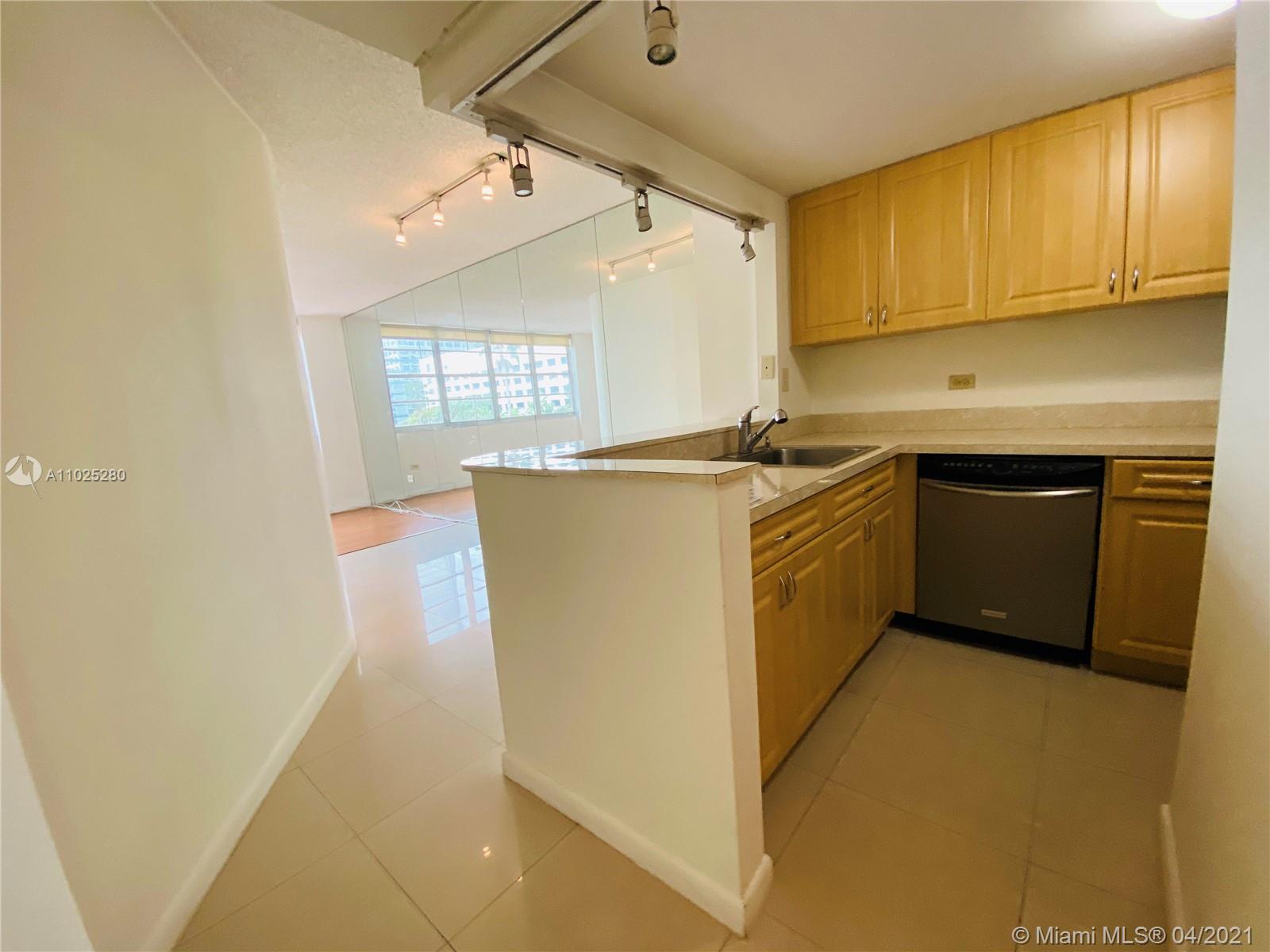 Miami, FL 33131,999 Brickell Bay Dr #406