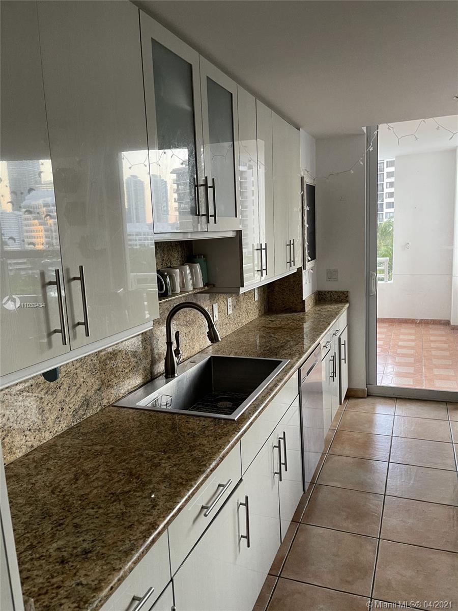 Miami, FL 33131,848 Brickell Key Dr #805