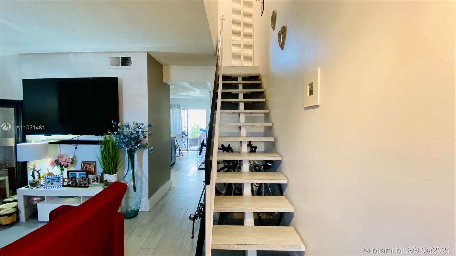 Hialeah, FL 33016,5301 W 25th Ct #1005