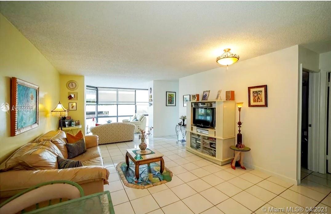 Miami Beach, FL 33141,6423 Collins Ave #401