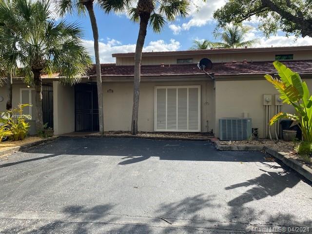 8352 Dundee Ter, Miami Lakes, FL 33016