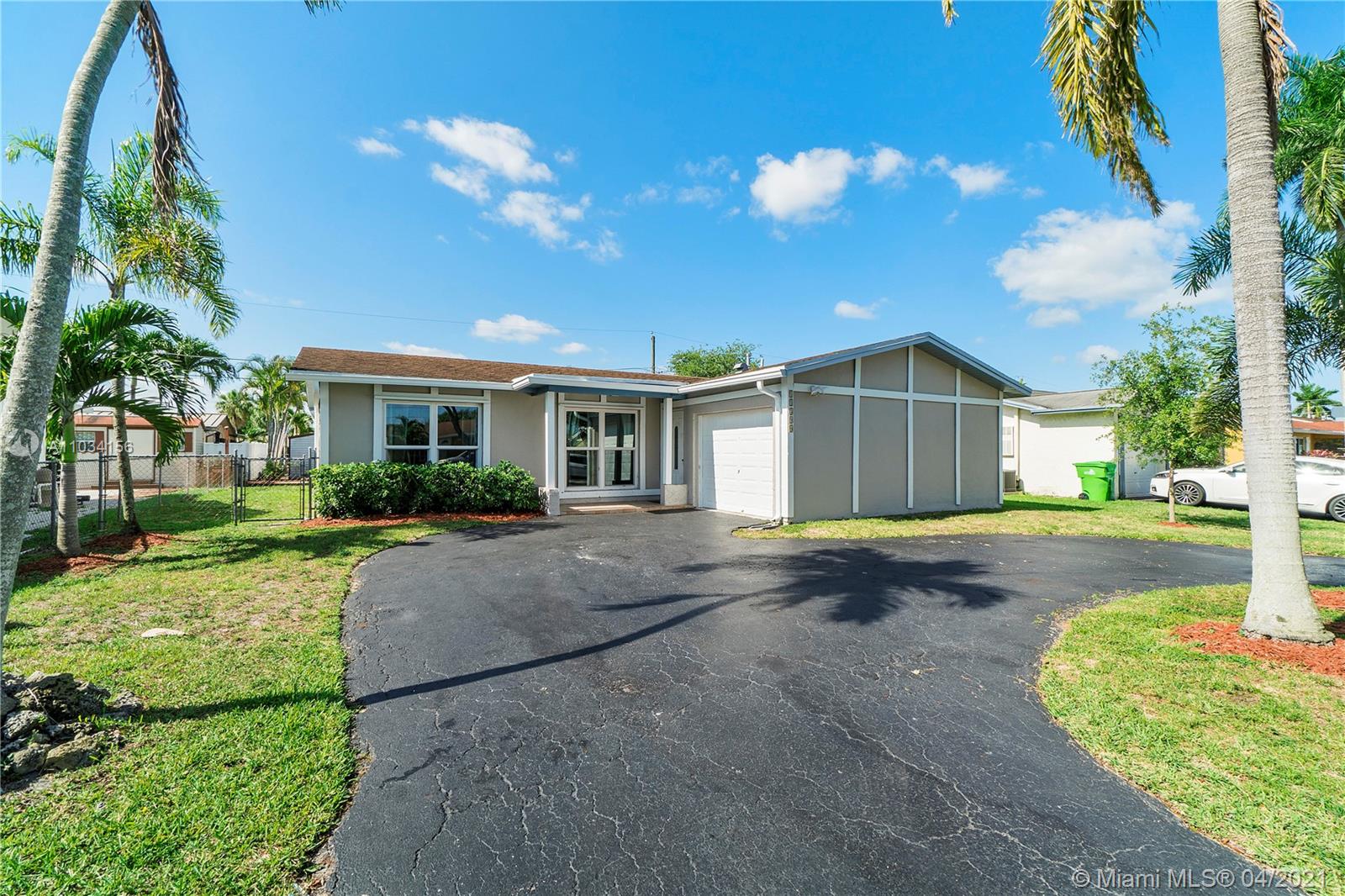 11390 NW 39th Pl, Sunrise, FL 33323