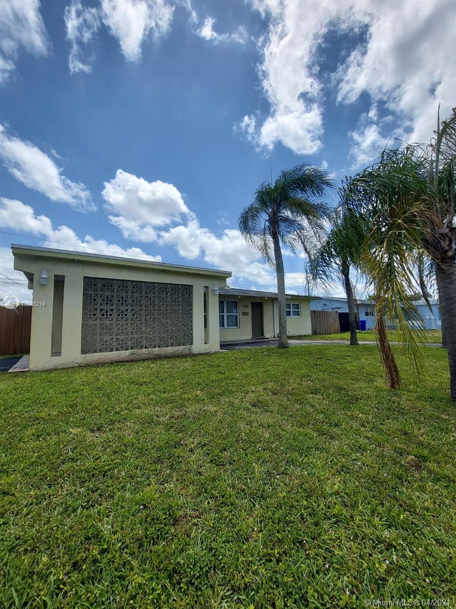 6700 SW 8th St, Pembroke Pines, FL 33023