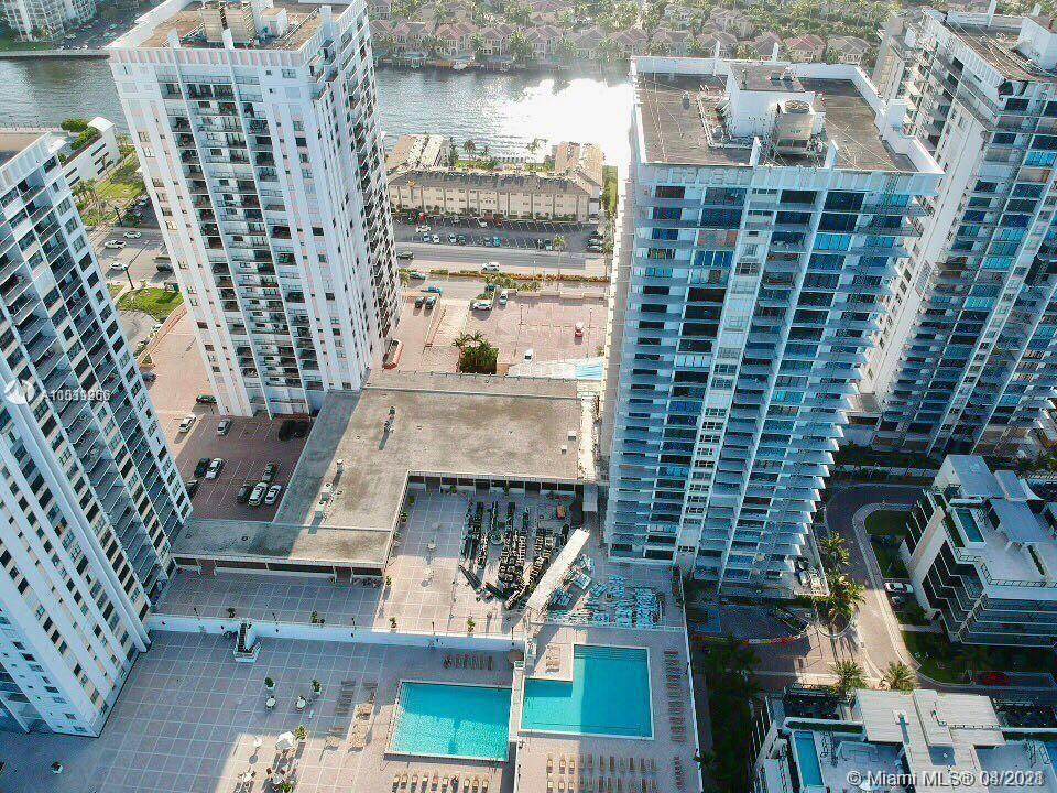 Hollywood, FL 33019,2101 S Ocean Dr #1504