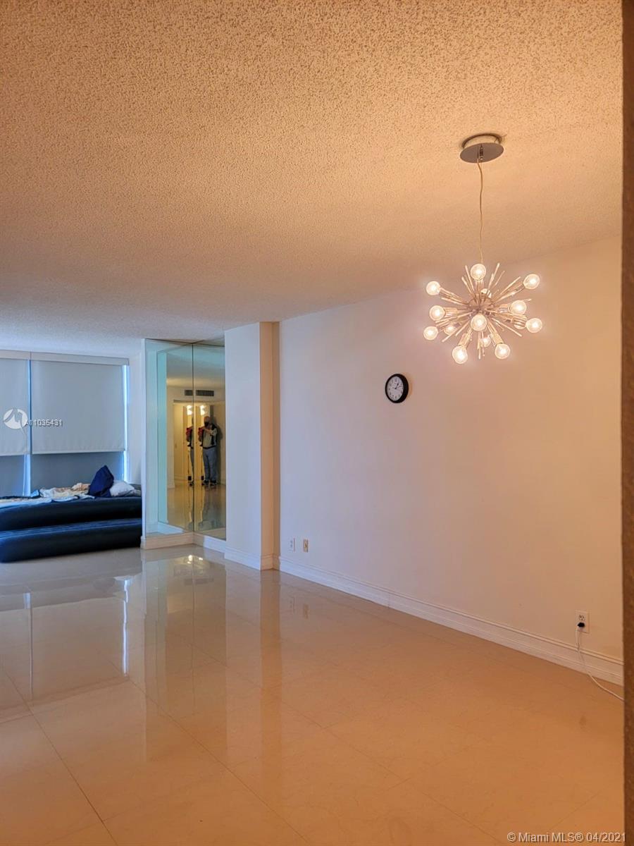 Hallandale Beach, FL 33009,600 Parkview Dr #1016