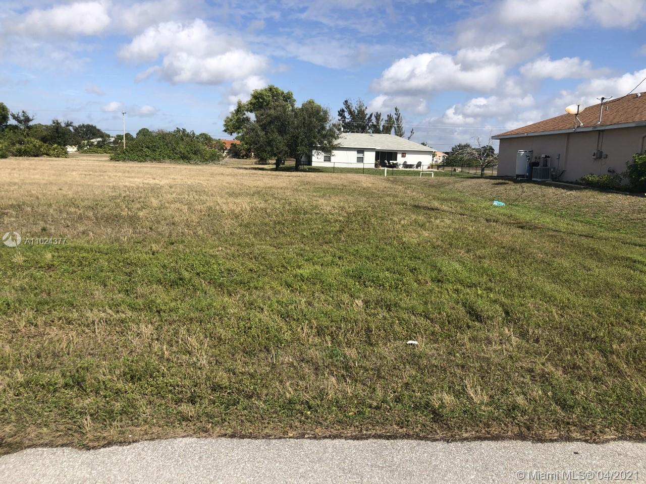 2805 NW 13 ST, Cape Coral, FL 33993