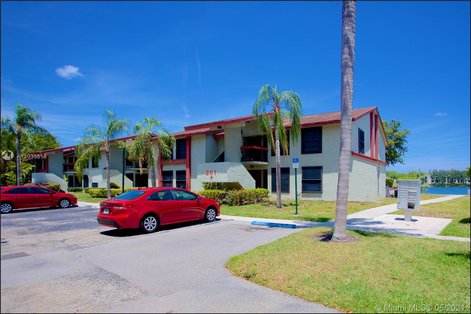 Oakland Park, FL 33309,201 Lake Pointe Dr #208