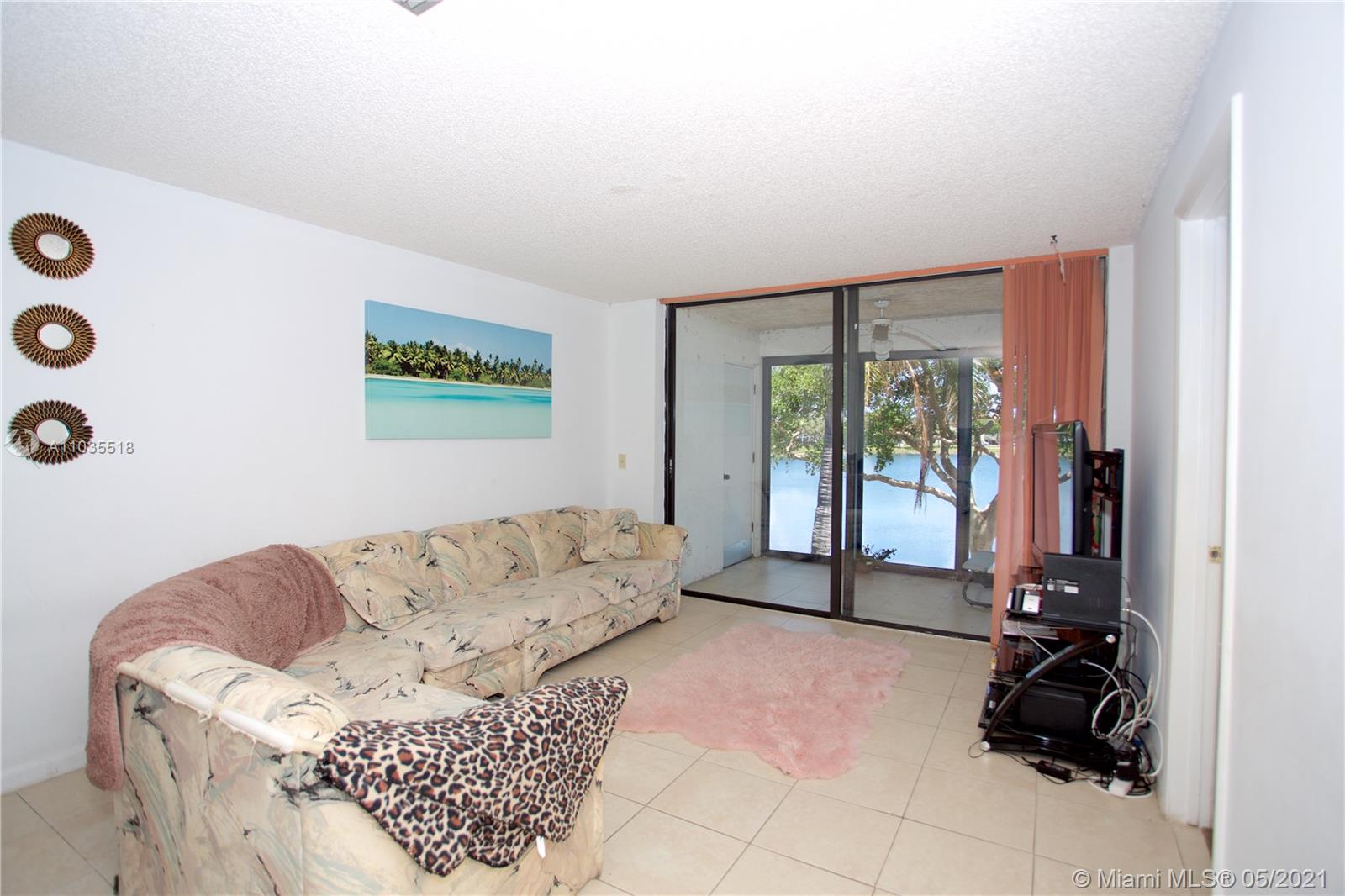 Oakland Park, FL 33309,201 Lake Pointe Dr #208