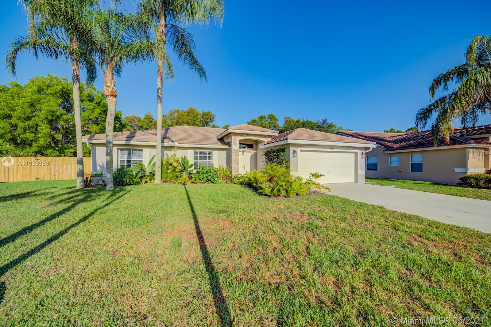 3896 Cypress Lake Dr, Lake Worth, FL 33467