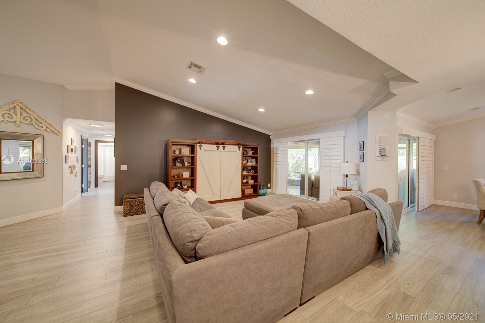 3896 Cypress Lake Dr, Lake Worth, FL 33467