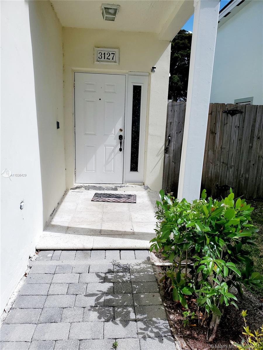 Homestead, FL 33033,3127 NE 4th St #312