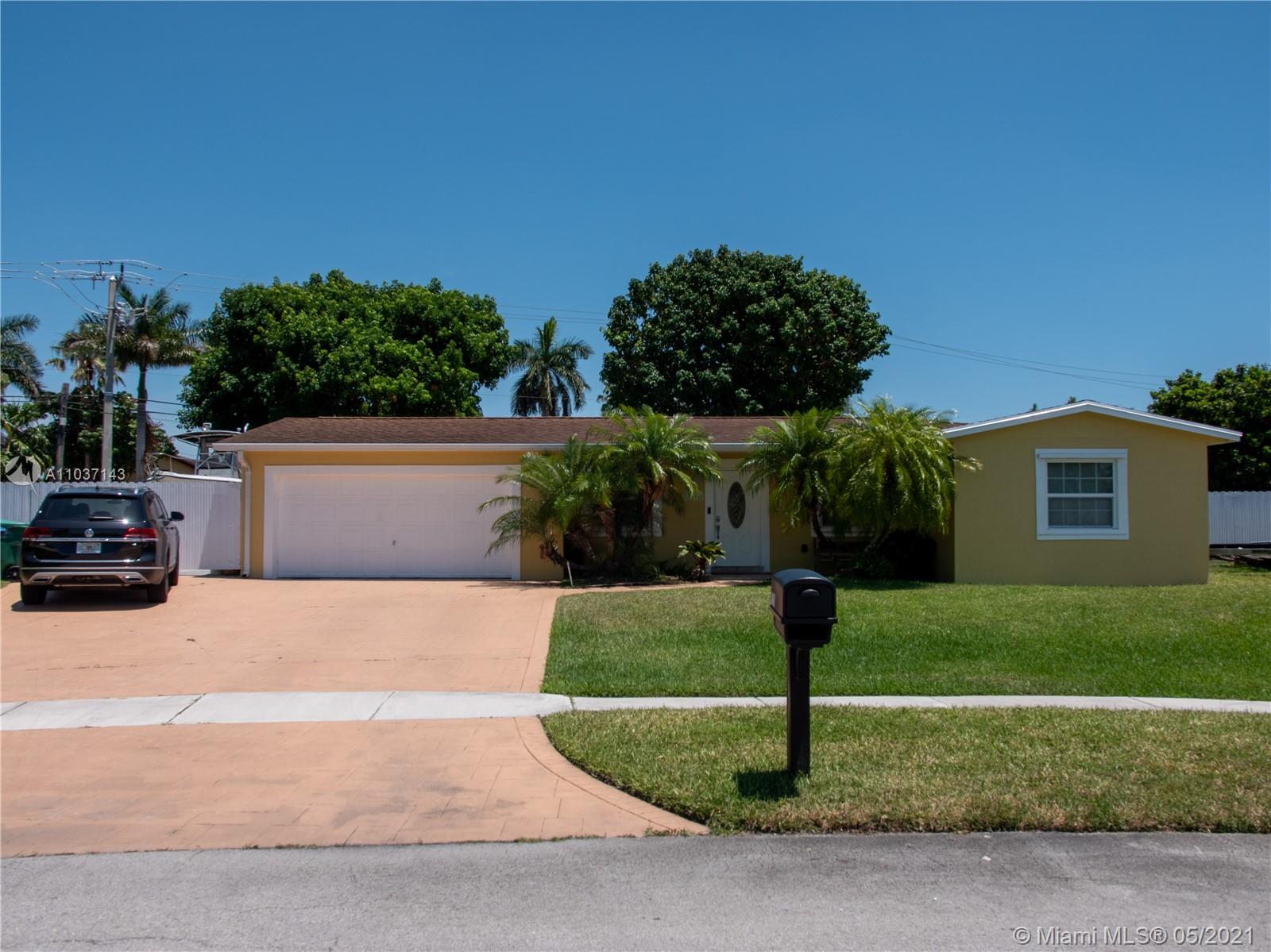 8461 NW 185th Ter, Hialeah, FL 33015