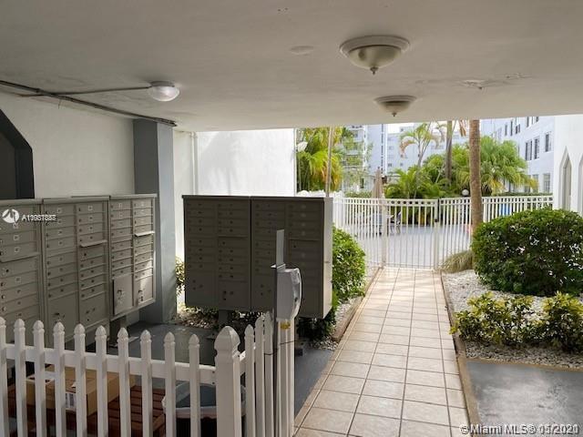 Bay Harbor Islands, FL 33154,1080 94th St #402