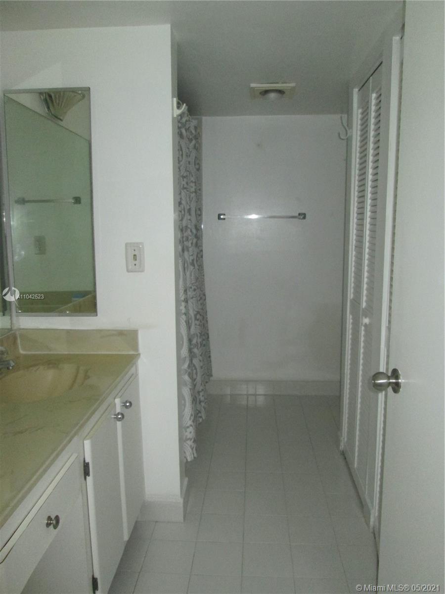 Sunny Isles Beach, FL 33160,210 174th St #1915