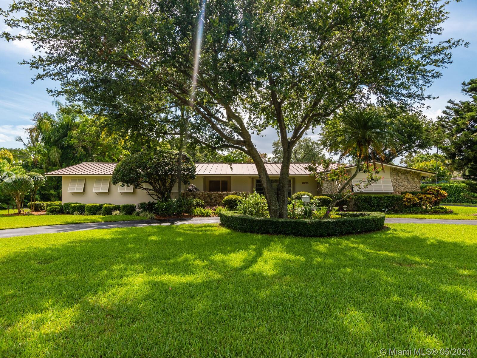 Pinecrest Homes With A Pool