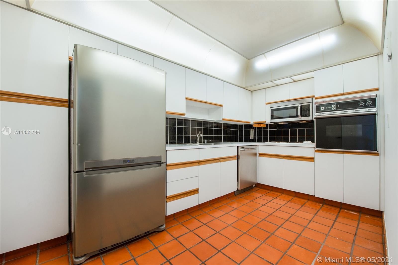 Photo 2 of Gables Waterway Towers Co Apt 901 in Coral Gables - MLS A11043735