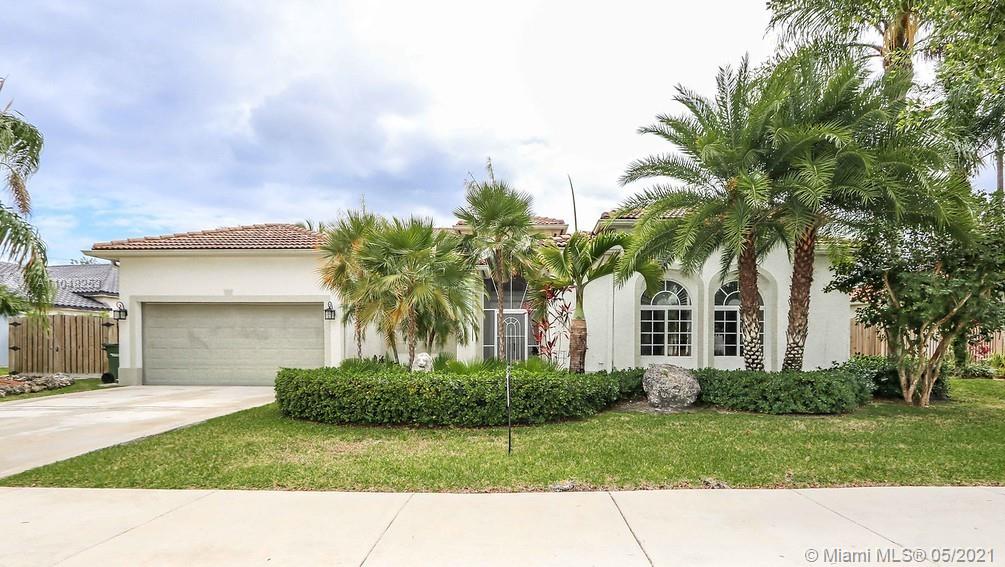 FABULOUS 3 BR/2.5 BA POOL HOME IN THE SOUGHT AFTER COMMUNITY OF THE FAIRWAYS AT KEYS GATE.  LOCATED ON A 17,622 SQ FT LOT W/ LARGE FENCED BACKYARD, OVERSIZED PATIO AND POOL. THIS HOME FEATURES MARBLE FLOORS IN ALL LIVING AREAS, WOOD FLOORS IN THE BEDROOMS, BEAUTIFUL OPEN KITCHEN W/ WOOD CABINETS, GRANITE COUNTERS, LARGE COOKING ISLAND, SS APPLIANCES, AND WINE BAR. ALSO OFFERS FORMAL DINING, LIVING ROOM AND SEPARATE FAMILY ROOM. BEAUTIFUL HOME  FOR ENTERTAINING.