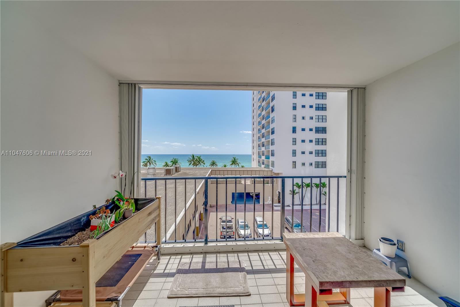 QUADOMAIN BRITANNIA, Hollywood TOP Condos for Sale in Quadomain