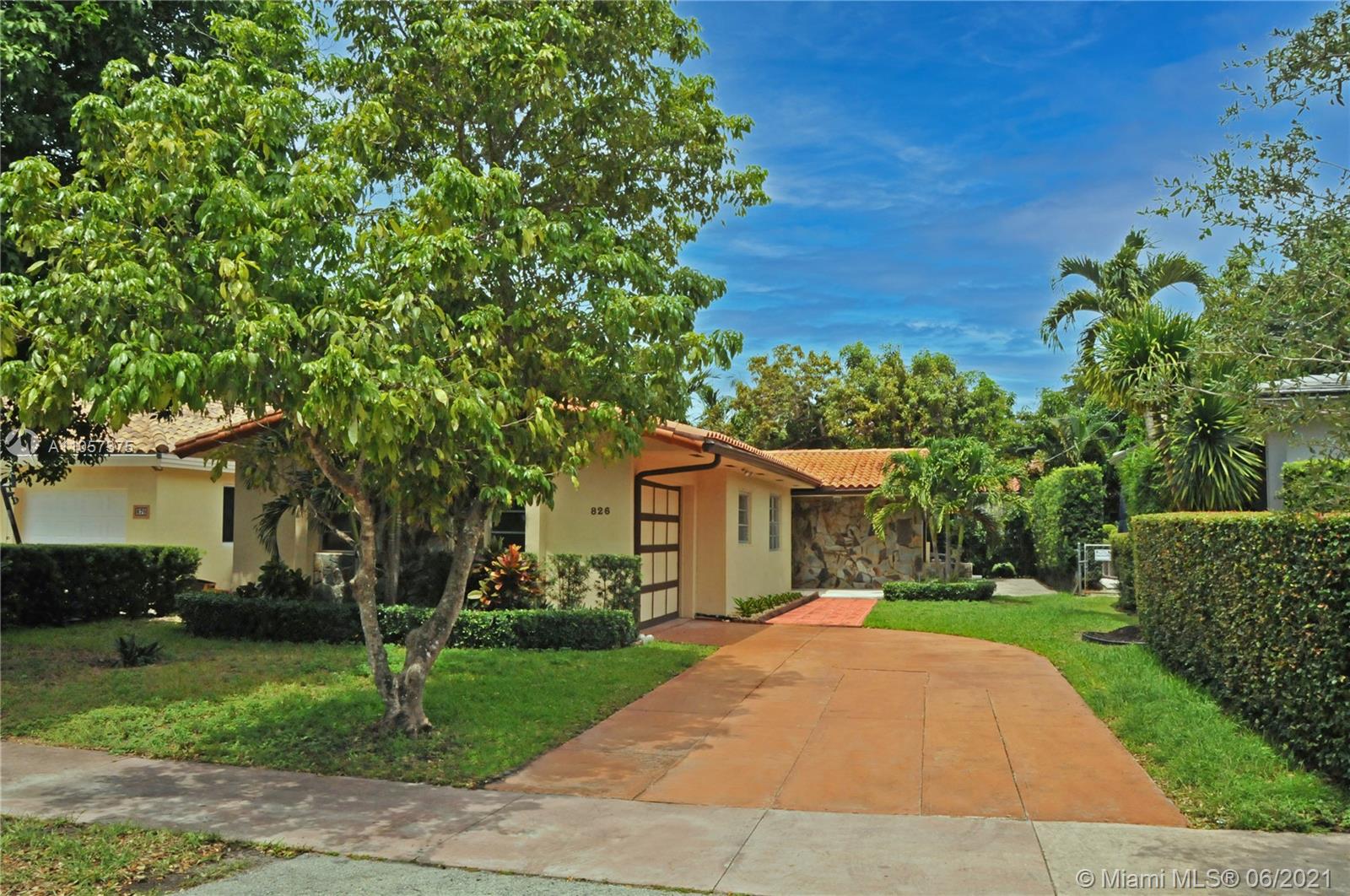 Photo 1 of 826 Capri St in Coral Gables - MLS A11057375