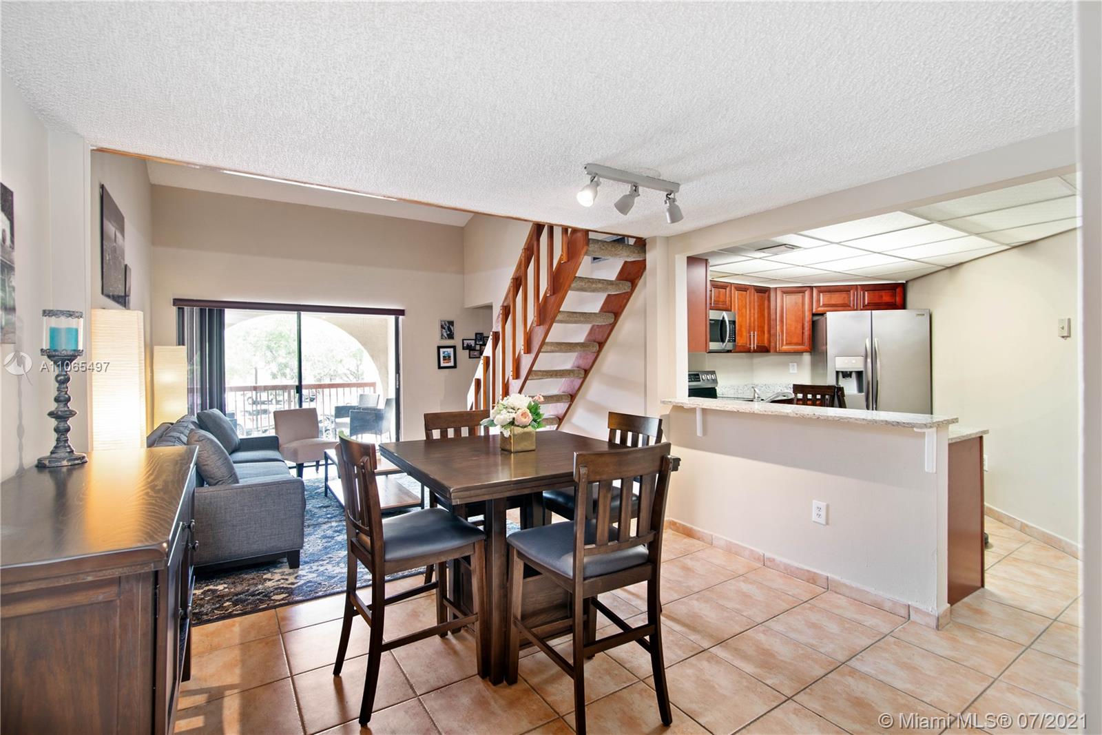 10241 NW 9th St Cir 208-5, Miami, FL 33172