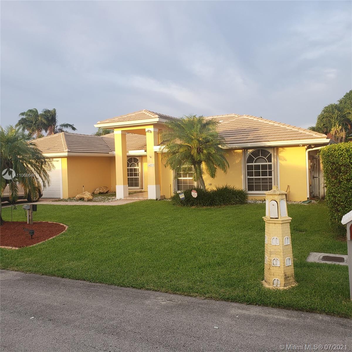 Photo 1 of 14233 152nd Ct in Miami - MLS A11068646