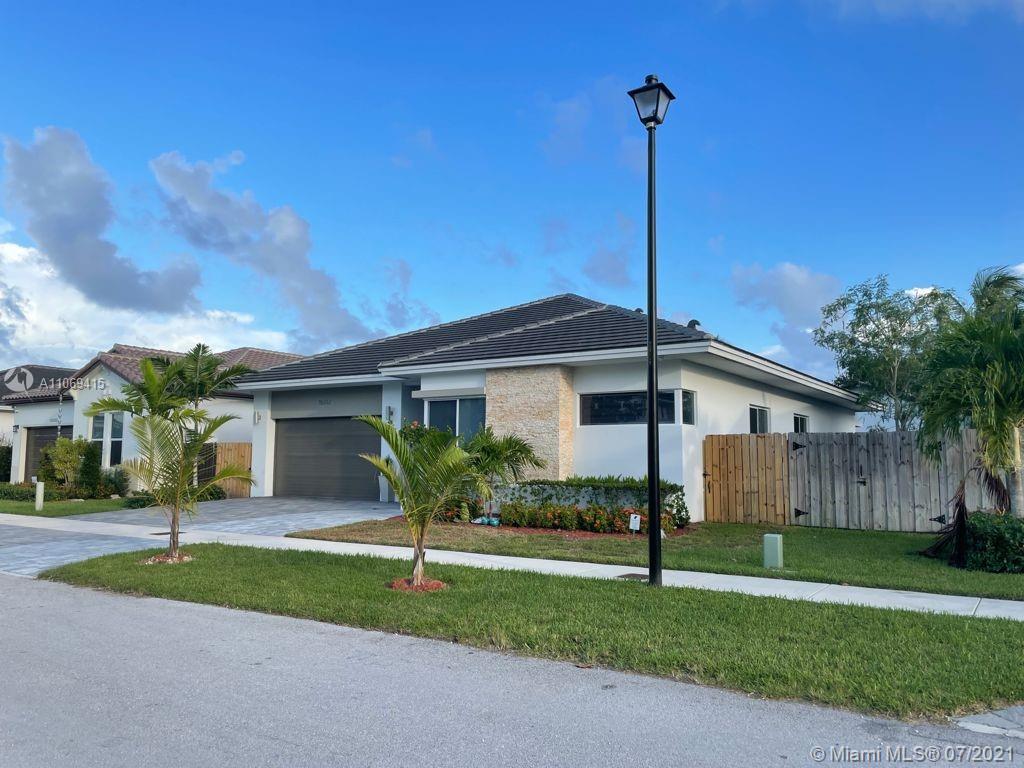 Photo 2 of 15012 177th Ter in Miami - MLS A11069415
