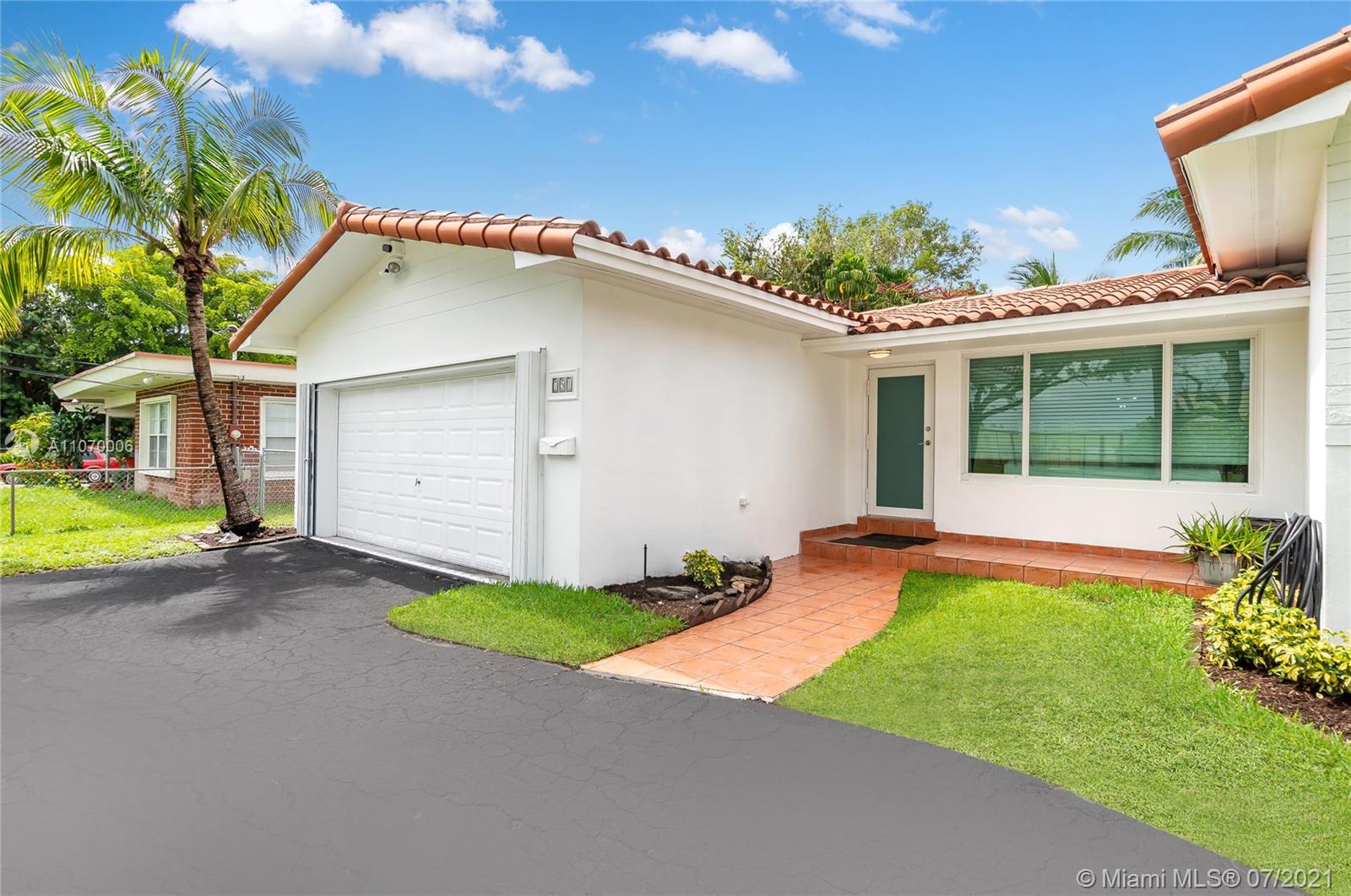 Photo 2 of 751 Heron Ave in Miami Springs - MLS A11070006