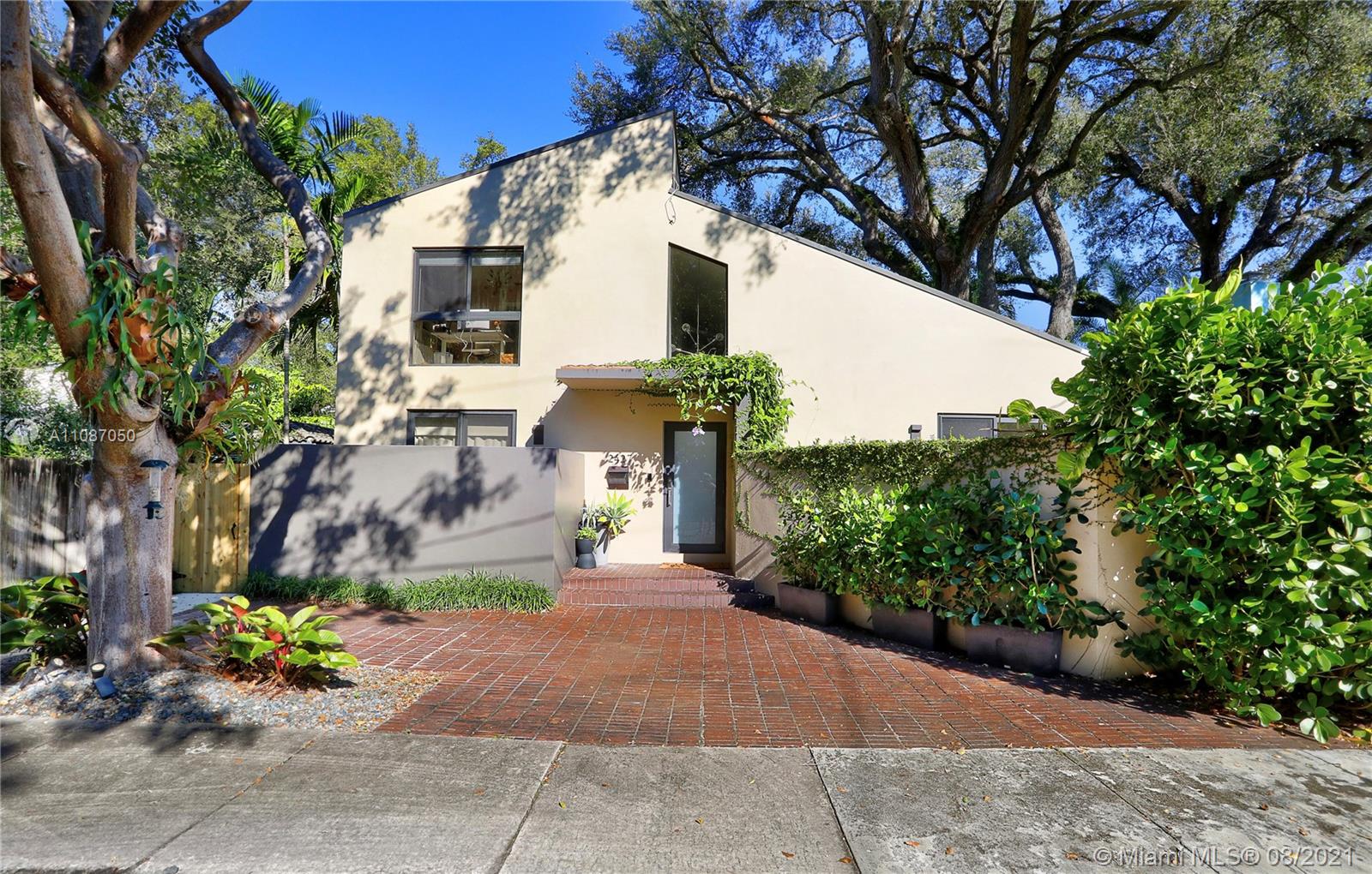 2427 Tequesta Ln, Coconut Grove, FL 33133