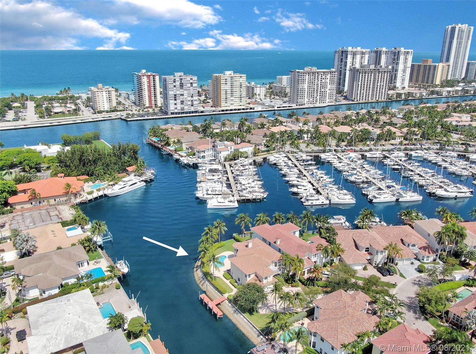 Photo 2 of 867 Captiva Dr in Hollywood - MLS A11088133