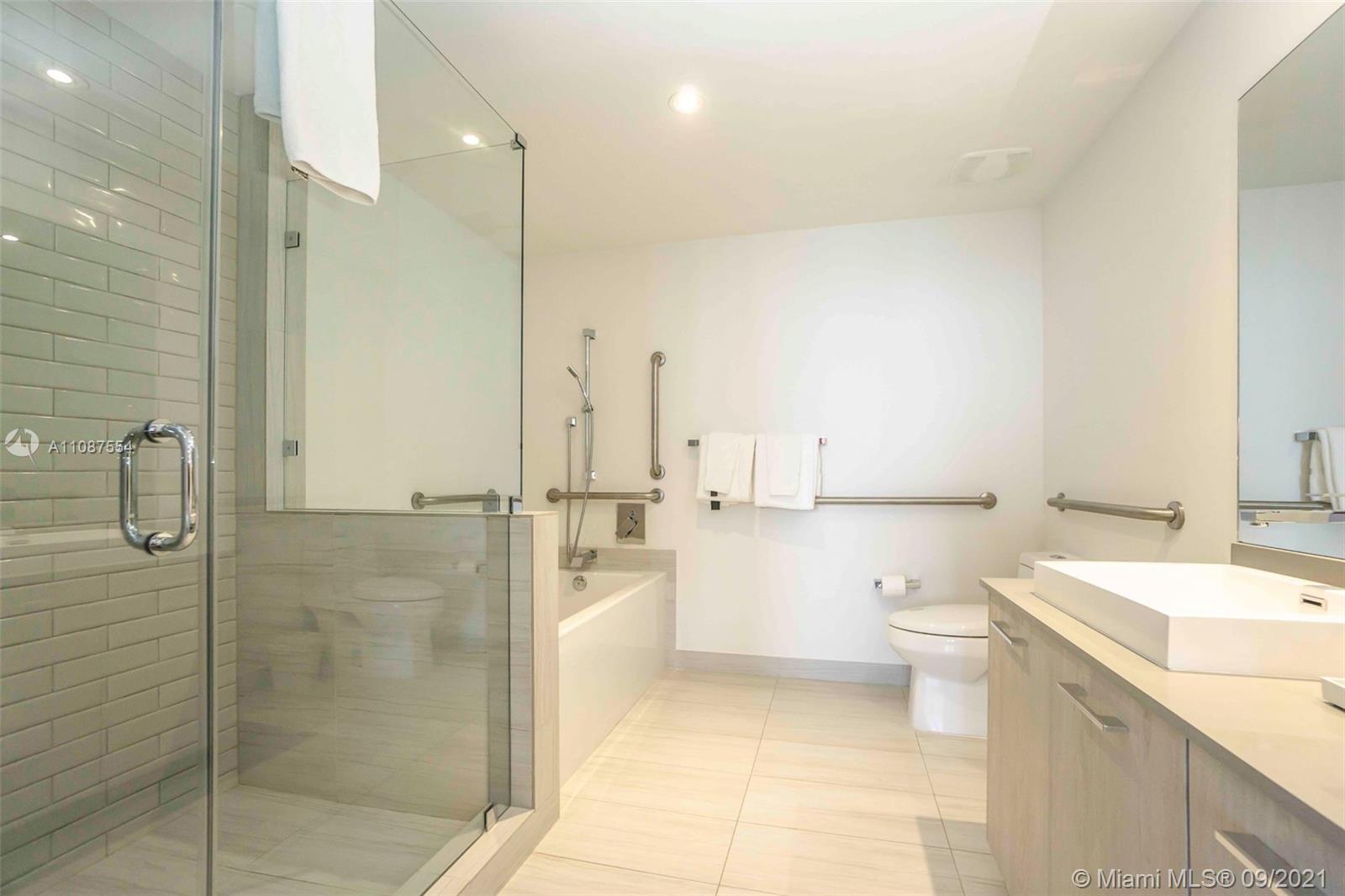 4010 S Ocean Dr R3307, Hollywood, Florida 33019, 2 Bedrooms Bedrooms, ,2 BathroomsBathrooms,Residential,For Sale,4010 S Ocean Dr R3307,A11087554