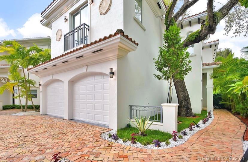 Photo 2 of 2775 Brickell Ct in Miami - MLS A11094578