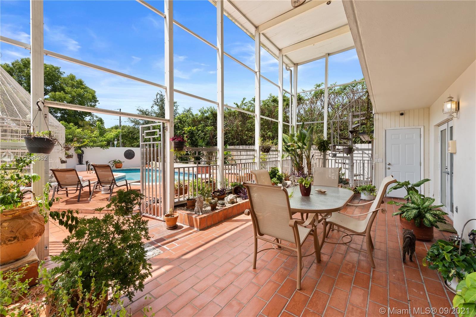 Listing Photo 10