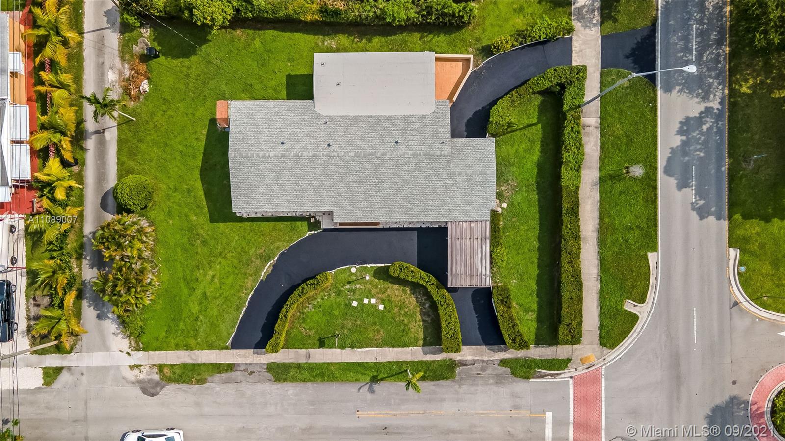 Photo 2 of 1900 180th St in North Miami Beach - MLS A11089007