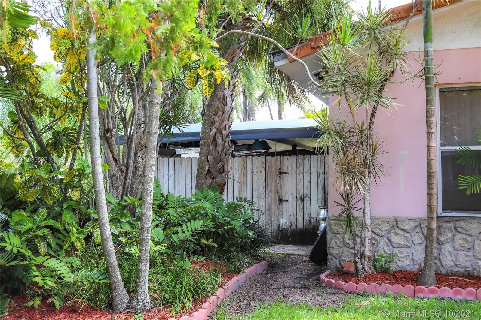 Photo 2 of 12010 106th St in Miami - MLS A11096505