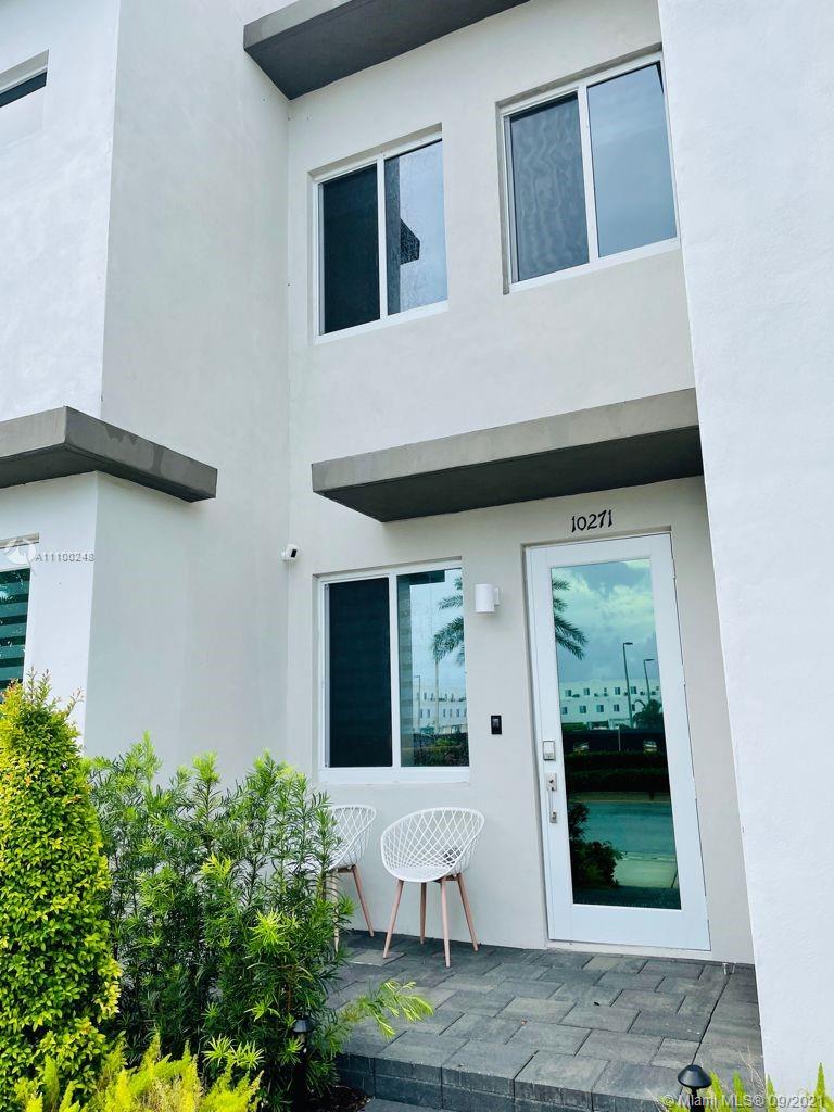 10271 NW 66th St, Doral, FL 33178