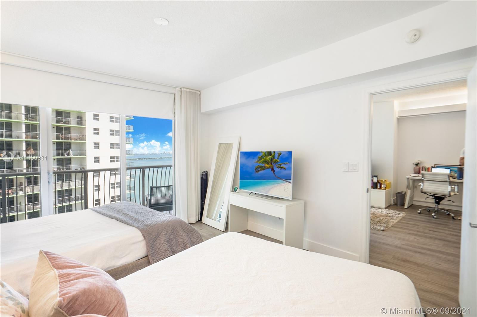 1750 N Bayshore Dr 2703
