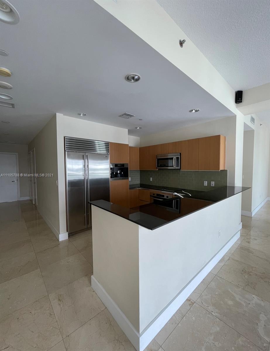 Amazing 3 BEDROOMS unit located in one of the best buildings to live in Brickell. 
Fully remodeled unit with marble floors and California closets. 
Excellent condo amenities and great walking distance to restaurants & more.