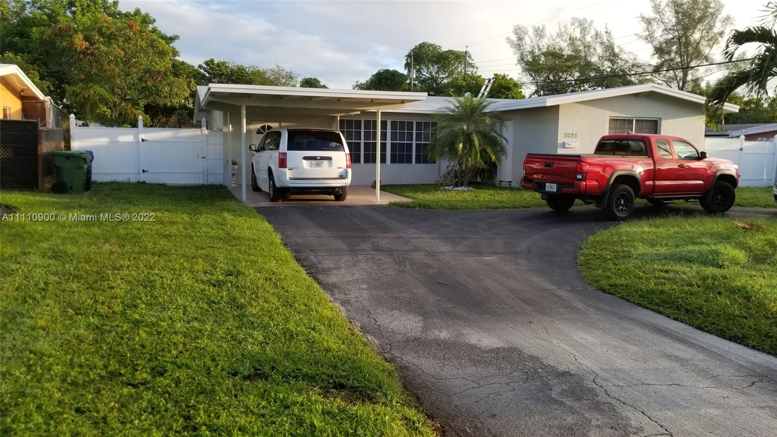 3025 SW 11th St  For Sale A11110900, FL