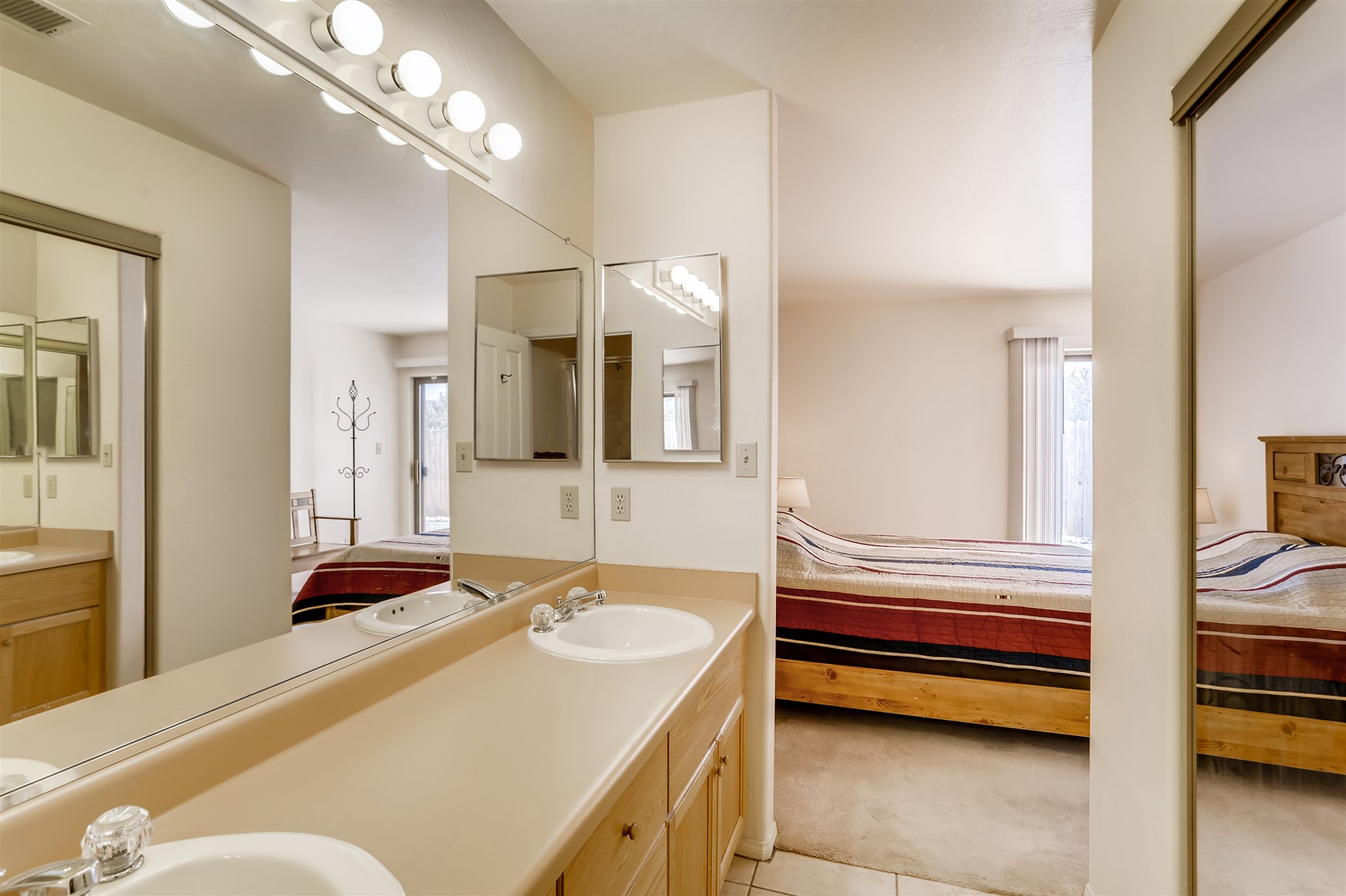 6384 Entrada De Milagro, Santa Fe, New Mexico 87507, 3 Bedrooms Bedrooms, ,2 BathroomsBathrooms,Residential,For Sale,6384 Entrada De Milagro,202101393
