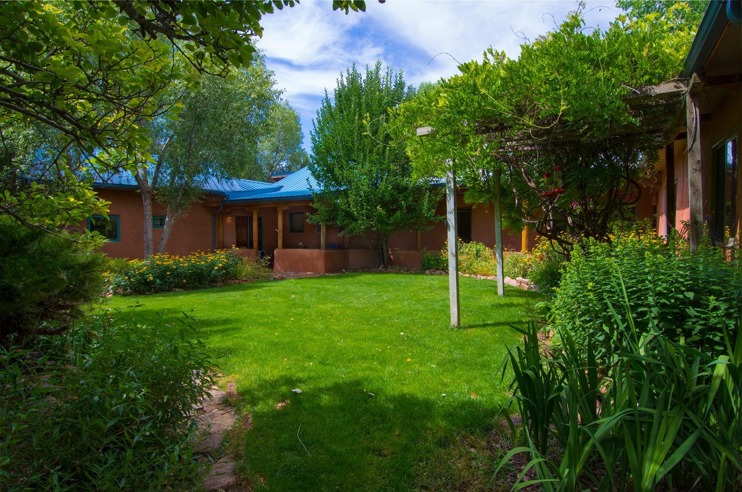 106 Old Canoncito, Santa Fe, New Mexico 87508, 5 Bedrooms Bedrooms, ,4 BathroomsBathrooms,Residential,For Sale,106 Old Canoncito,202201263