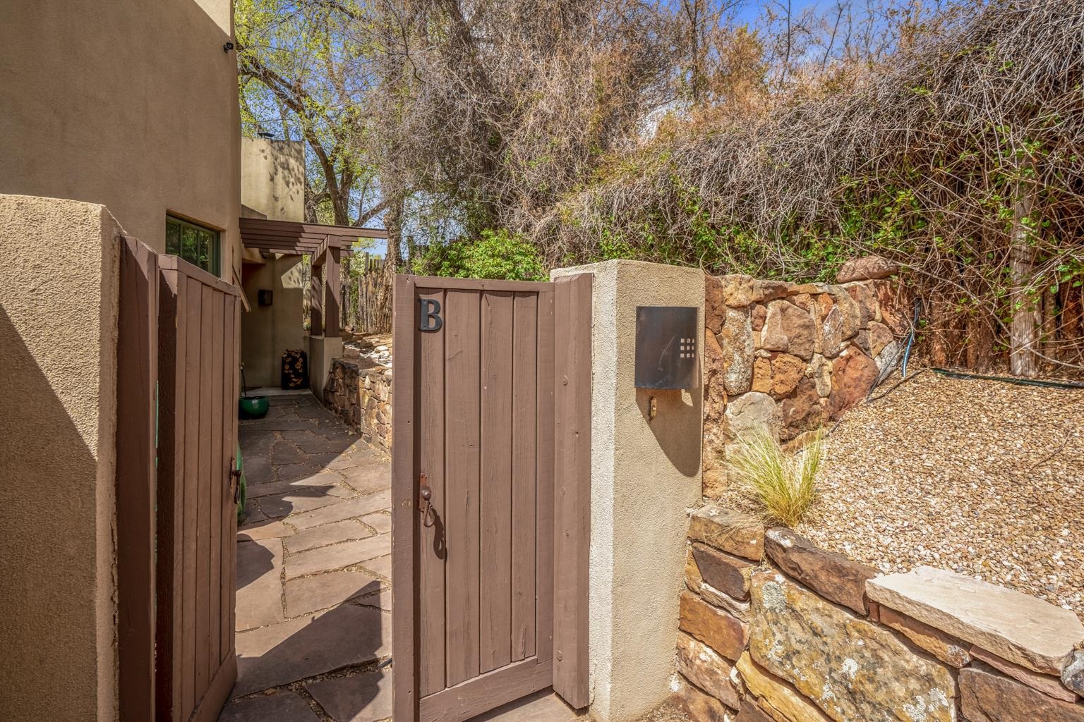 531 Dolores St Unit B, Santa Fe, New Mexico 87501, 2 Bedrooms Bedrooms, ,2 BathroomsBathrooms,Residential,For Sale,531 Dolores St Unit B,202201338
