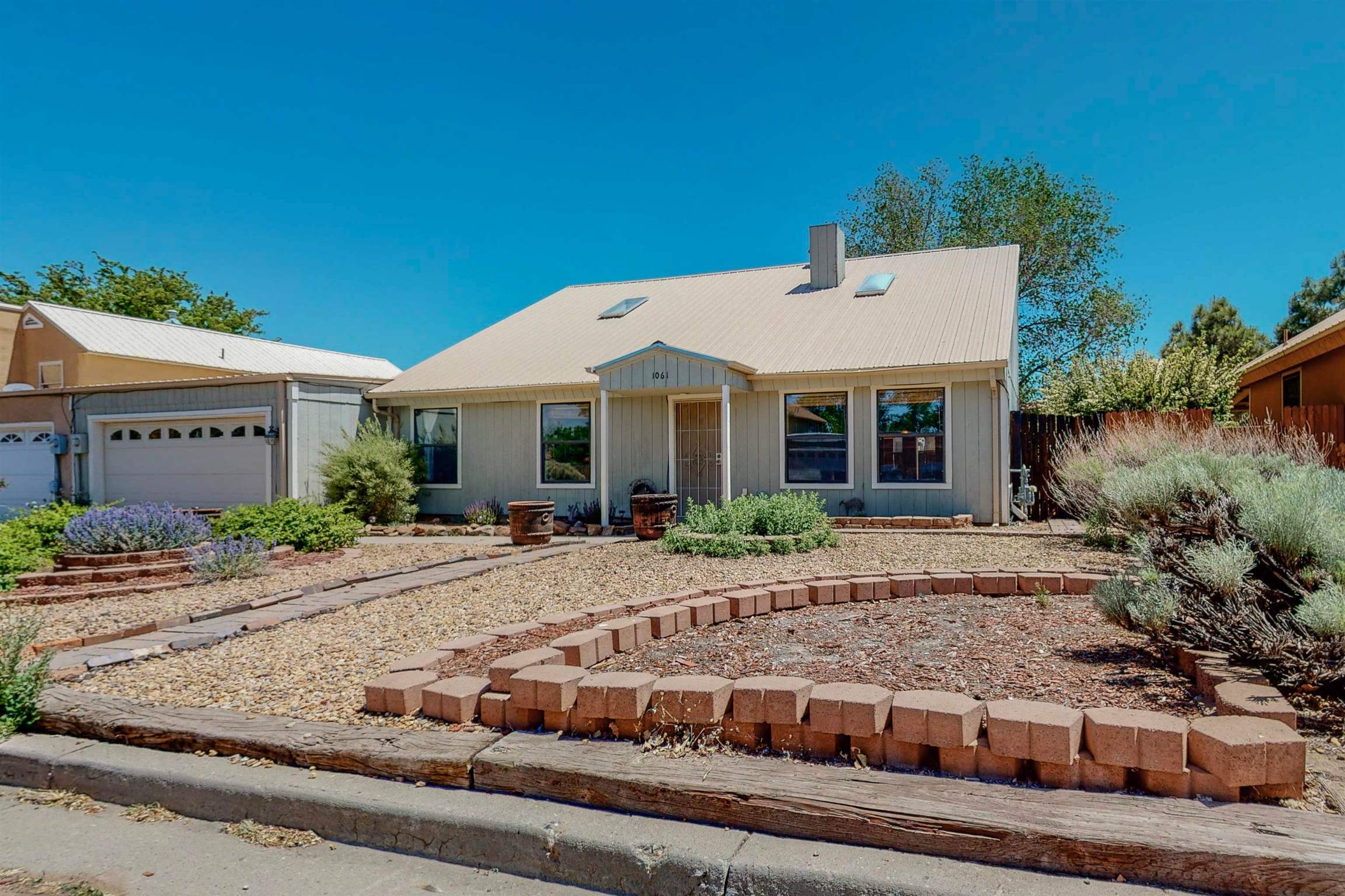 1061 WILLOW, Santa Fe, New Mexico 87507, 3 Bedrooms Bedrooms, ,2 BathroomsBathrooms,Residential,For Sale,1061 WILLOW,202201813