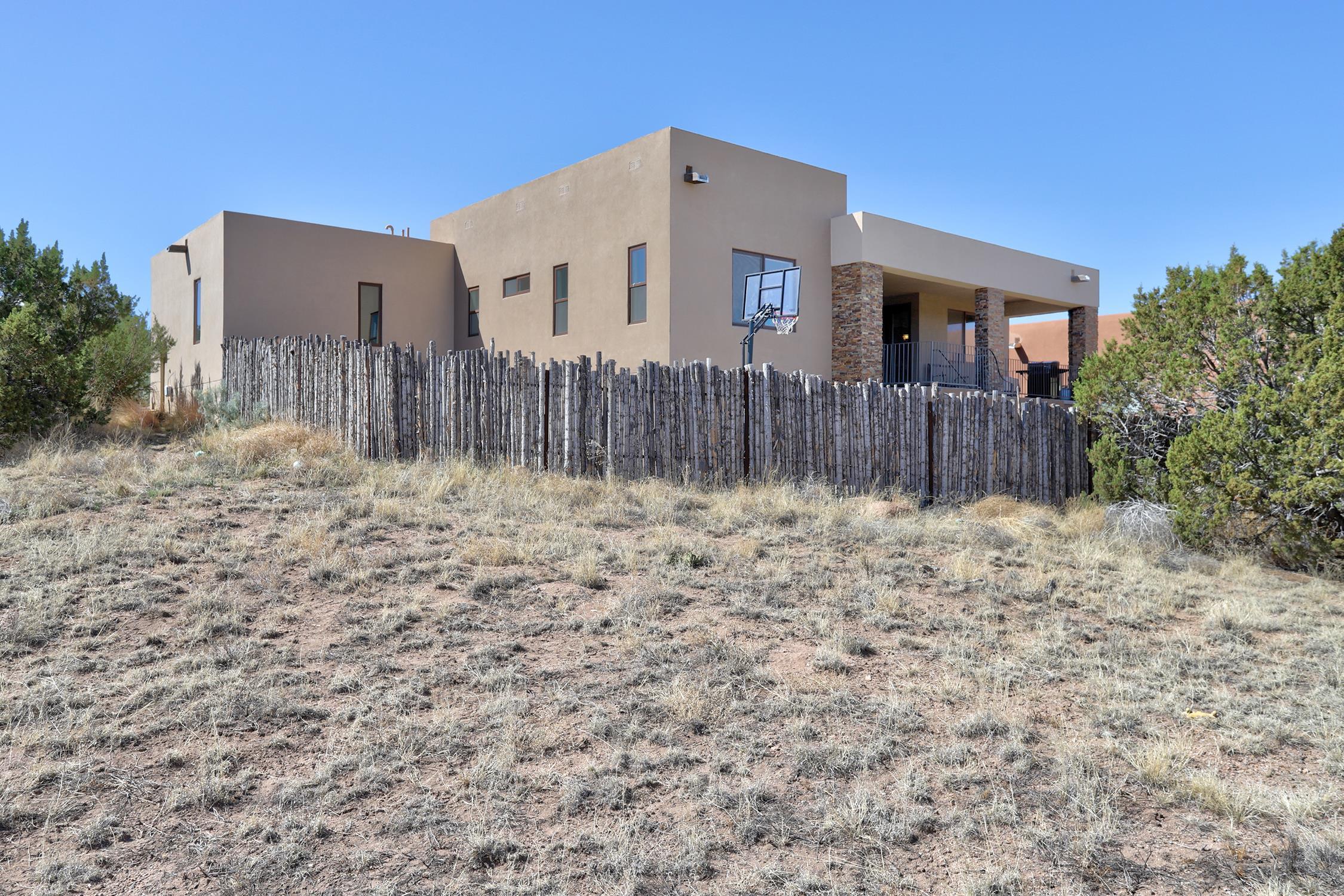 14 Via Bella, Santa Fe, New Mexico 87507, 3 Bedrooms Bedrooms, ,3 BathroomsBathrooms,Residential,For Sale,14 Via Bella,202202049