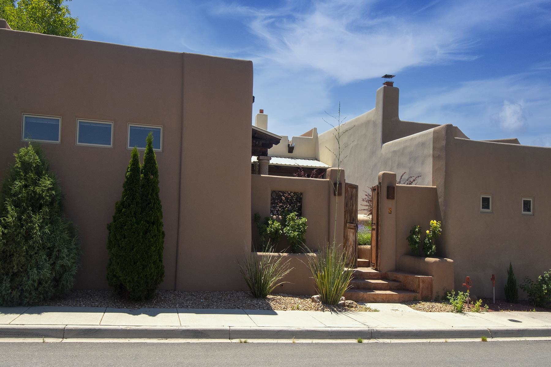 8 Calle Vecinos, Santa Fe, New Mexico 87507, 3 Bedrooms Bedrooms, ,3 BathroomsBathrooms,Residential,For Sale,8 Calle Vecinos,202202233