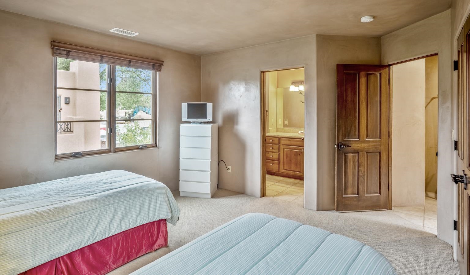 103 Catron 36, Santa Fe, New Mexico 87501, 2 Bedrooms Bedrooms, ,3 BathroomsBathrooms,Residential,For Sale,103 Catron 36,202202431