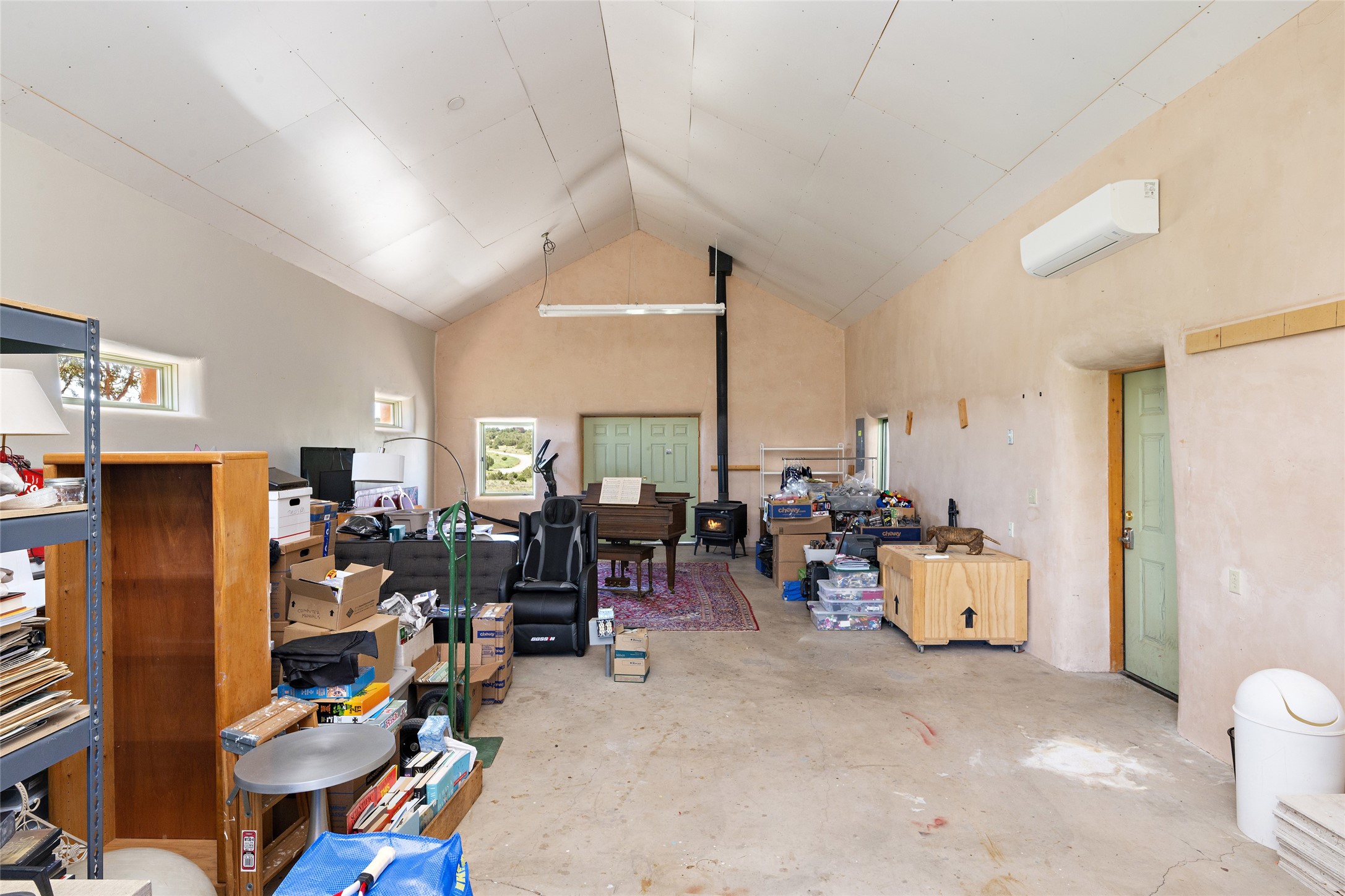 800 sq. ft. studio with high ceilings