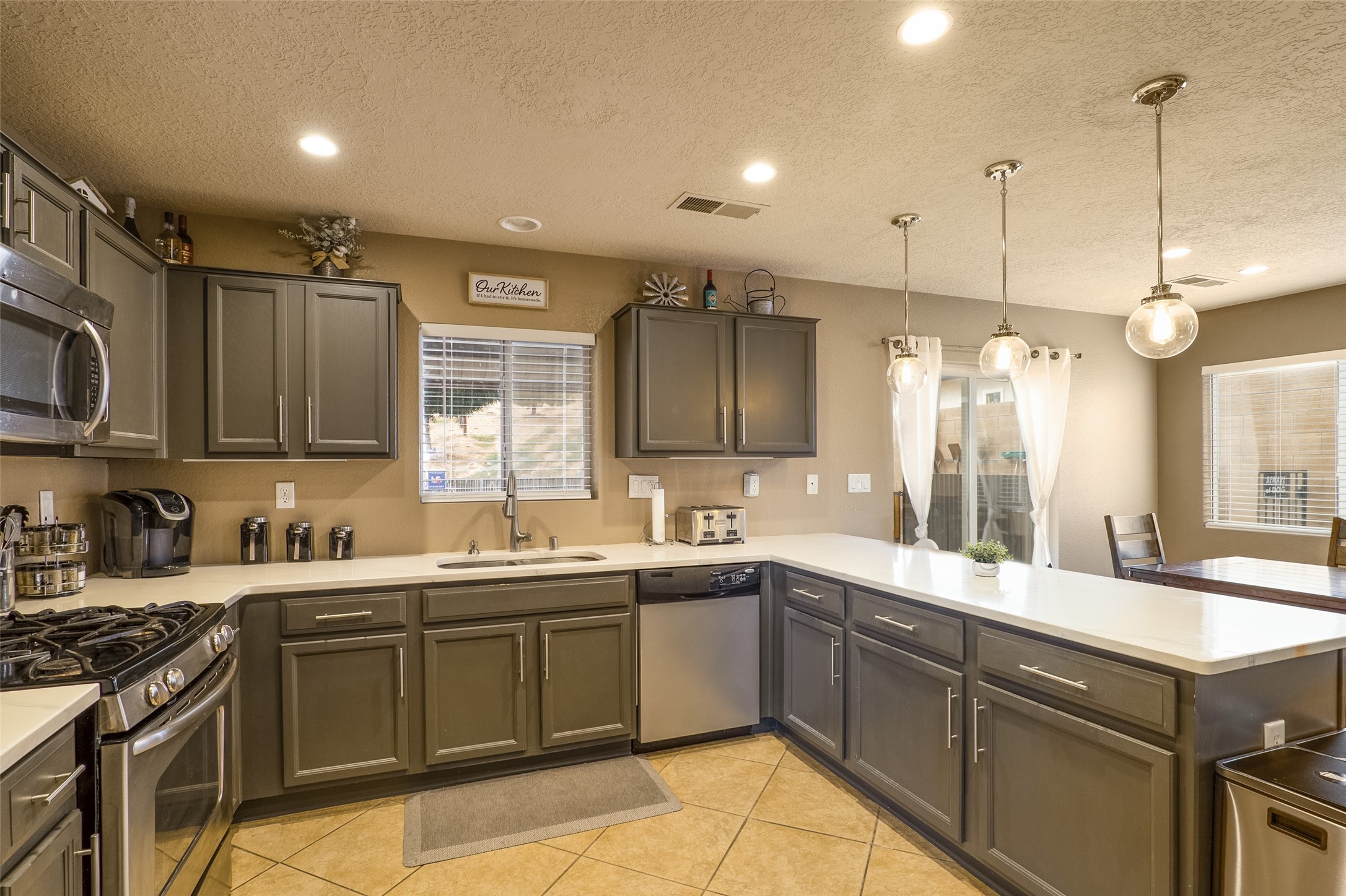 5423 Reserve Court, Rio Rancho, New Mexico 87144, 4 Bedrooms Bedrooms, ,3 BathroomsBathrooms,Residential,For Sale,5423 Reserve Court,202231567