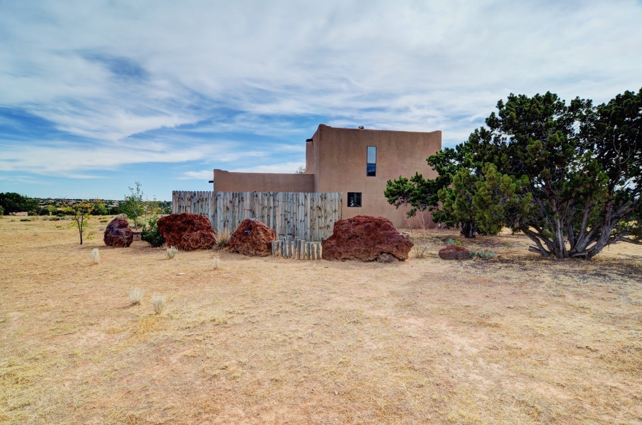 4 Casa Del Oro Ct., Santa Fe, New Mexico 87508, 3 Bedrooms Bedrooms, ,2 BathroomsBathrooms,Residential,For Sale,4 Casa Del Oro Ct.,202233328