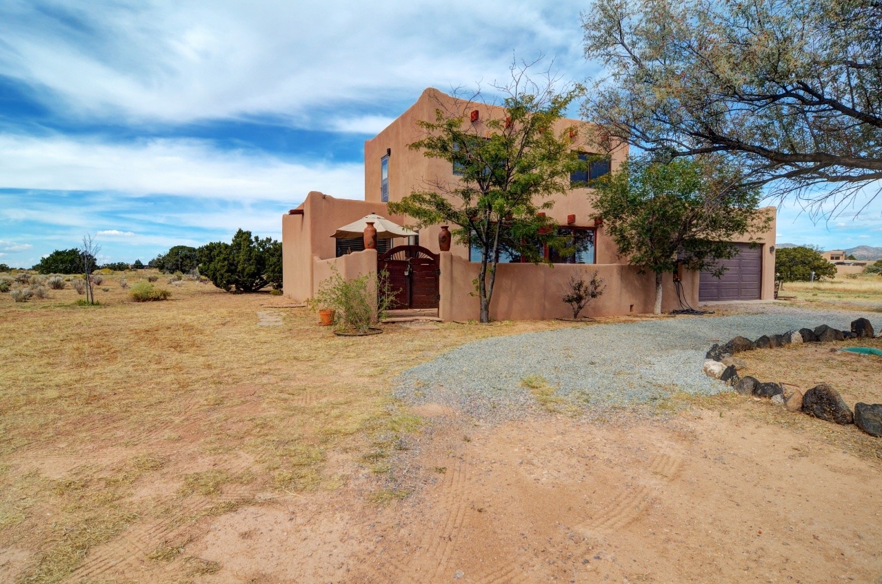 4 Casa Del Oro Ct., Santa Fe, New Mexico 87508, 3 Bedrooms Bedrooms, ,2 BathroomsBathrooms,Residential,For Sale,4 Casa Del Oro Ct.,202233328